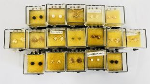 A COLLECTION OF SMALL 9CT GOLD EARRINGS.
