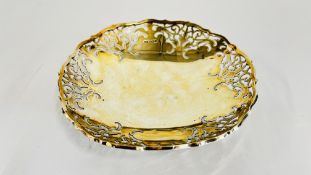 A SOLID SILVER PIERCED OPEN WORK DISH DIAM 16.5CM, SHEFFIELD 1959 MAKER E.V.