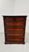 A GOOD QUALITY MAHOGANY FINISH FIVE DRAWER CHEST W 80CM D 46CM H 110CM.