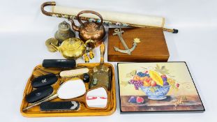 A GROUP OF VINTAGE COLLECTIBLES TO INCLUDE DRESSING TABLE BRUSHES,
