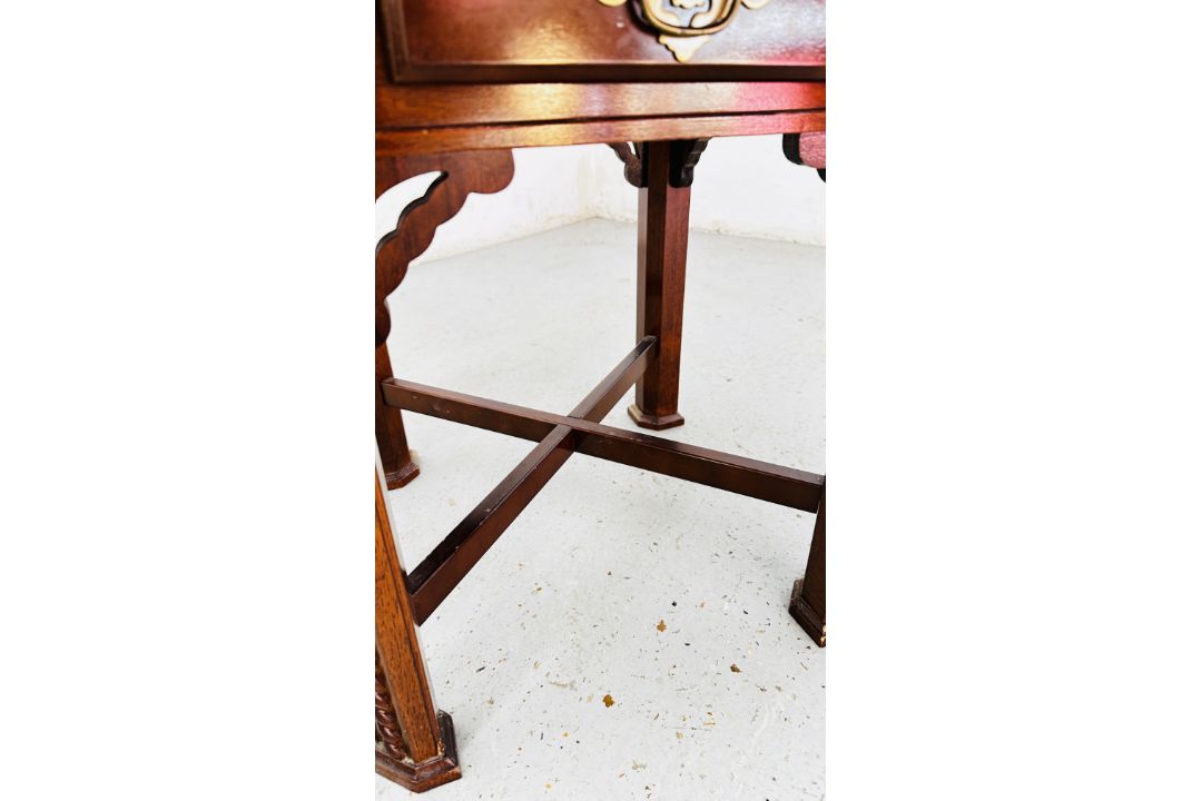 A REPRODUCTION MAHOGANY FINISH SINGLE DRAWER LAMP TABLE WITH CIRCULAR TOP DIAMETER 63CM HEIGHT 56CM. - Image 5 of 8