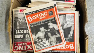 A BOX CONTAINING A COLLECTION OF VINTAGE AND MODERN BOXING RELATED MAGAZINES TO INCLUDE 