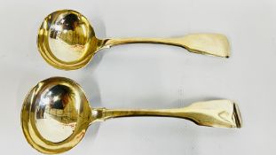 A PAIR OF ANTIQUE SILVER LADLES LONDON ASSAY 1826 MAKER W.E. L 17.5CM.