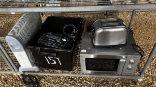 A GROUP OF HOME ELECTRICALS TO INCLUDE A BOSCH MICROWAVE, FELLOWES SHREDDER,