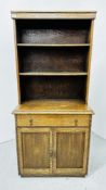 A SMALL SOLID OAK BOOKSHELF WITH DRAWER AND CUPBOARD TO BASE W 78CM D 41CM H 164CM.
