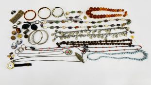 A TRAY OF ASSORTED VICTORIAN & LATER JEWELLERY TO INCLUDE SNAKE BRACELET, REAL STONE BEADS,