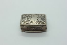 AN ANTIQUE SILVER ENGRAVED VINAIGRETTE WITH GILT INTERIOR, BIRMINGHAM 1848 MAKER EDWARD SMITH 2.