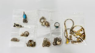 A GROUP OF ASSORTED SILVER AND WHITE METAL JEWELLERY TO INCLUDE PENDANT NECKLACES TO INCLUDE COIN