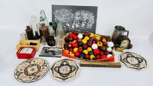 A BOX OF ASSORTED COLLECTIBLES TO INCLUDE VINTAGE GLASS AND STONEWARE BOTTLES, POOL & SNOOKER BALLS,