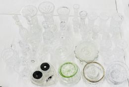 AN EXTENSIVE GROUP OF GOOD QUALITY CRYSTAL TO INCLUDE CUT GLASS EXAMPLES, VASE (SOME A/F) DECANTERS,