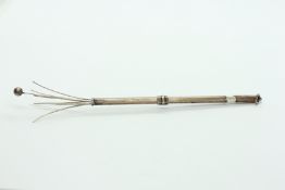 A VINTAGE SILVER COCKTAIL / SWIZZLE STICK STIRRER, BIRMINGHAM ASSAY MAKER D & F.