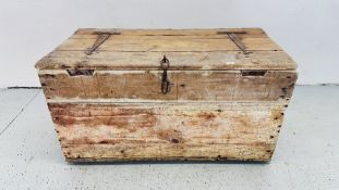 ANTIQUE PINE WOODEN STORAGE BOX WITH HINGED TOP AND CENTRAL DIVISION W 122CM X D 60CM X H 64CM.