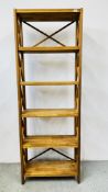 A MODERN SOLID LIGHT OAK FIVE TIER SHELVING UNIT, W 70CM X D 30CM X H 198CM.