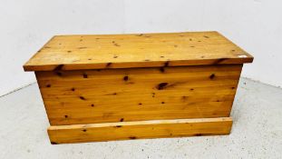 A WAXED PINE TWO HANDLED TRUNK W 106 X D 45 X H 51CM.