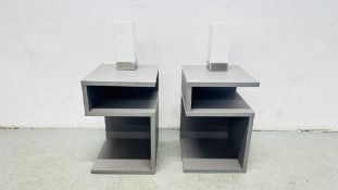A PAIR OF MODERN GREY FINISH DESIGNER BEDSIDE STANDS PLUS PAIR CUBE DESIGN BEDSIDE LAMPS - SOLD AS