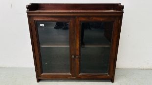 A MAHOGANY TWO DOOR GLAZED CABINET, PREVIOUSLY PART OF A LARGER PIECE OF FURNITURE, 96CM WIDE.