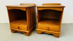 A PAIR OF SOLID PINE SINGLE DRAWER BEDSIDE UNITS EACH W 48CM D 46CM H 62CM.