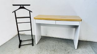 A MODERN TWO DRAWER DRESSING / SIDE TABLE, WHITE FINISH BASE AND NATURAL FINISH TOP,