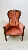 A REPRODUCTION VICTORIAN STYLE DUSKY PINK UPHOLSTERED CHAIR.