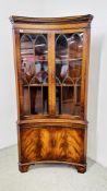 REPRODUCTION MAHOGANY FINISH FLOOR STANDING CONEAVE HALF GLAZED CORNER CUPBOARD, W 90CM X H 188CM.