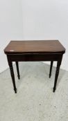 A REPRODUCTION MAHOGANY FOLDING TOP OCCASIONAL TABLE W 73CM D 43CM (EXTENDED 84CM).
