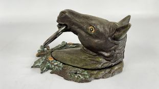 (R) HORSE HEAD TOWEL HOLDER.