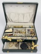 A JEWELLERY BOX CONTAINING AN EXTENSIVE GROUP OF COSTUME JEWELLERY, SIMULATED PEARRL EARRINGS,