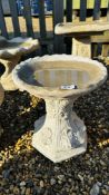 A SMALL STONEWORK PEDESTAL BIRD BATH HEIGHT 40CM.