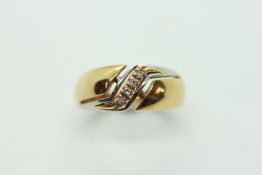 18CT CONTEMPORARY DESIGN BAND RING SET WITH FOUR SMALL DIAMONDS.