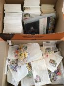 STAMPS: BOX WITH DUPLICATED GB 1980s FIRST DAY COVERS PLUS PHQs, SOUVENIR PACKS ETC,