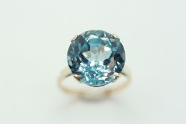 A 9CT GOLD DRESS RING SET WITH BLUE TOPAZ DIAMETER APPROX 14MM.