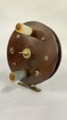 A LARGE VINTAGE WOODEN FISHING REEL.