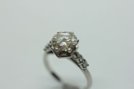A DIAMOND RING, THE CLAW SET BRILLIANT CUT STONE, THE APPROXIMATE SPREAD OF THE STONE 7.