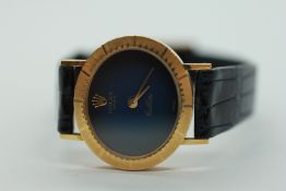 A LADY'S ROLEX CELLINI QUARTZ MOVEMENT WRISTWATCH ON BLACK LEATHER STRAP,