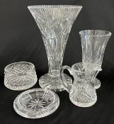 A GROUP OF QUALITY GLASS WARE TO INCLUDE A CRYSTAL GLASS VASE,