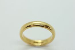 18CT GOLD WEDDING BAND.