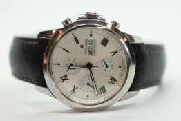 A GENTS JUGHANS GERMAN CHRONOGRAPH AUTOMATIC WRIST WATCH WITH SILVER SUNBURST DIAL,