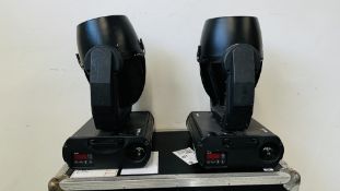 A PAIR OF MARTIN MAC 600 SHOW LIGHTS IN FLIGHT CASE - UNTESTED, AS CLEARED.