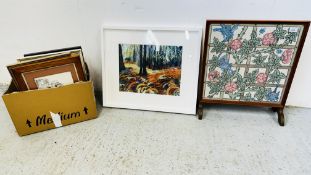 A GROUP OF FRAMED PICTURES AND PRINTS TO INCLUDE AN ORIGINAL FRAMED AND MOUNTED WATERCOLOUR AND