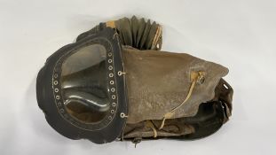 A VINTAGE CHILD'S GAS MASK, COLLECTORS ITEM ONLY.