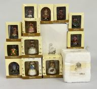 15 X BOXED DISNEY WINNIE THE POOH SNOW GLOBES TO INCLUDE POOH, EEYORE, PIGLET, TIGGER ETC.