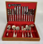 AN ARTHUR PRICE 43 CANTEEN OF CUTLERY (NOT COMPLETE) + 4 UNRELATED SPOONS.
