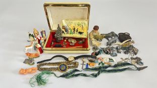 A GROUP OF COLLECTIBLES TO INCLUDE BADGES, LEAD ANIMALS, PADLOCK, VINTAGE HORSE RACING BROOCH,