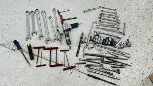 QUANTITY SNAP ON AND BLUE POINT ENGINEERS TOOLS TO INCLUDE SPANNERS, SOCKETS, RATCHET DRIVE,