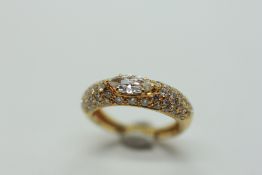 AN 18CT GOLD AND DIAMOND RING,