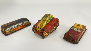 THREE VINTAGE TIN PLATE TOYS TO INCLUDE A TANK, BUS AND CAR.
