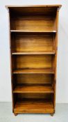 A RUSTIC RECLAIMED 5 TIER BOOKCASE, W 75.5CM X D 39CM X H 182CM.