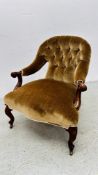 A VICTORIAN WALNUT FRAMED BUTTON BACK OPEN ARM CHAIR,