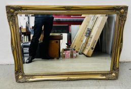 GOOD QUALITY REPRODUCTION GILT RECTANGULAR WALL MIRROR WITH BEVELLED PLATE GLASS - 106 X 75CM.