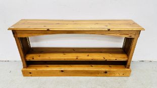 A WAXED PINE SHELF UNIT WITH ADJUSTABLE SHELVES.